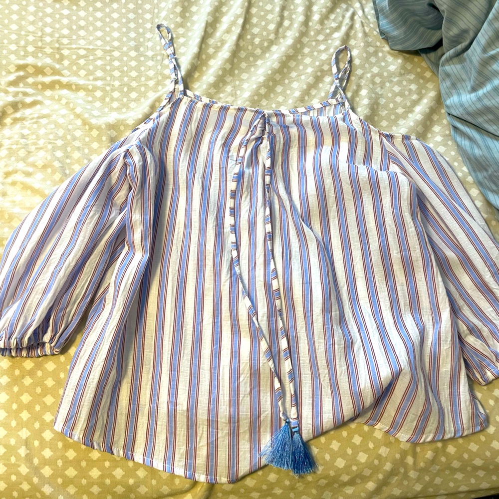 Cold shoulder strap top